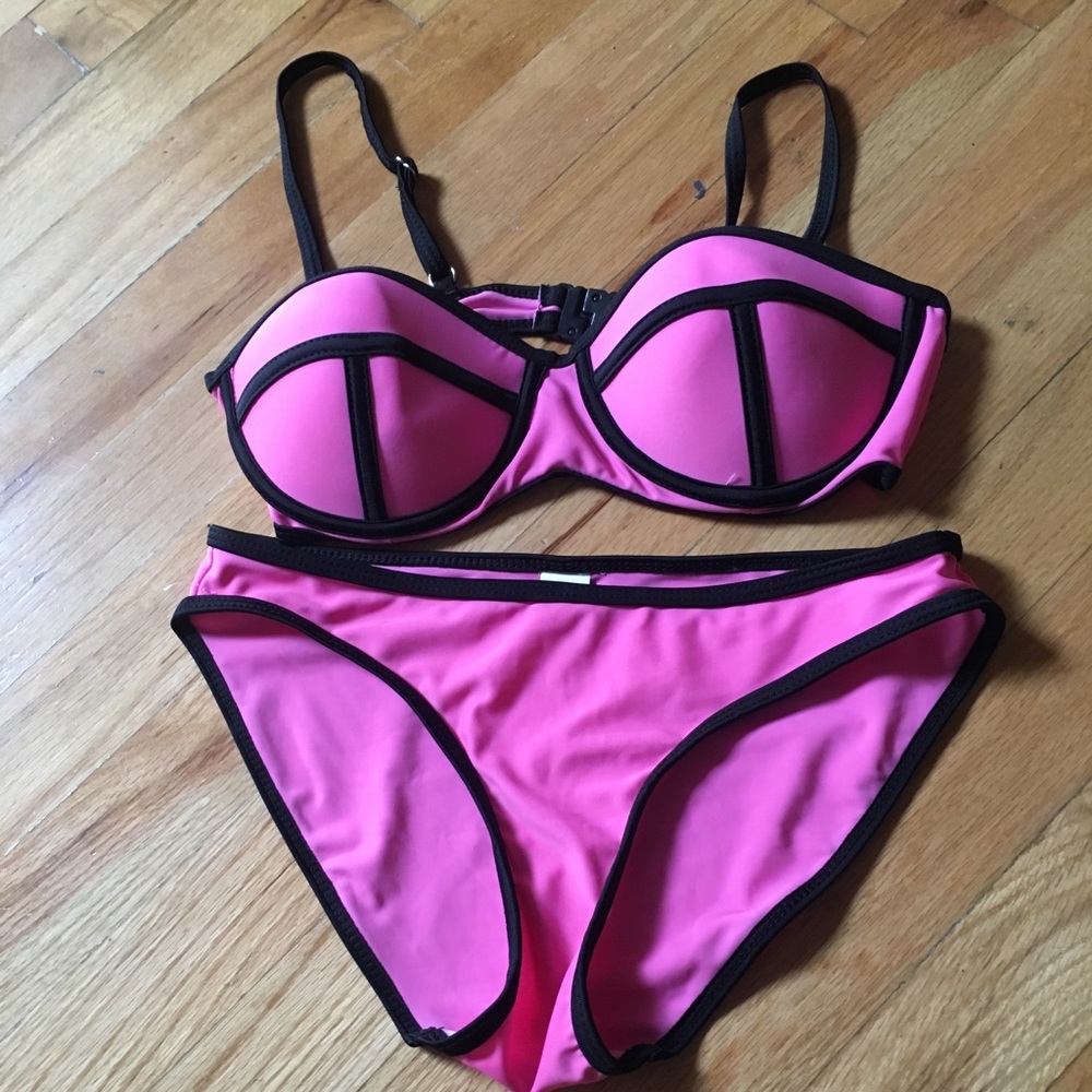 Triangle bathing suit - Picture 2 of 2